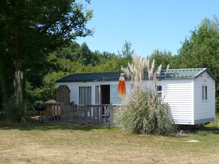 Mobil home pour 5 personnes, avec terrasse et piscine, animaux acceptés à Vouzeron
