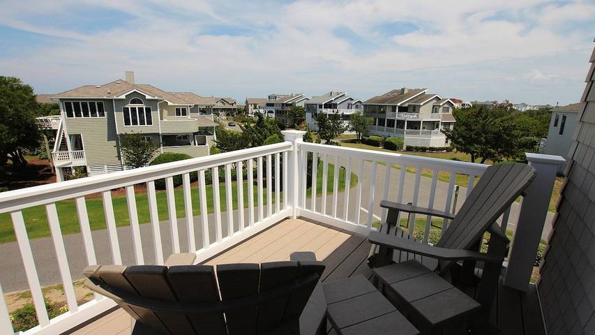 Vacation rental for 12 people, with yard and pool as well as hot tub, with pets in Corolla