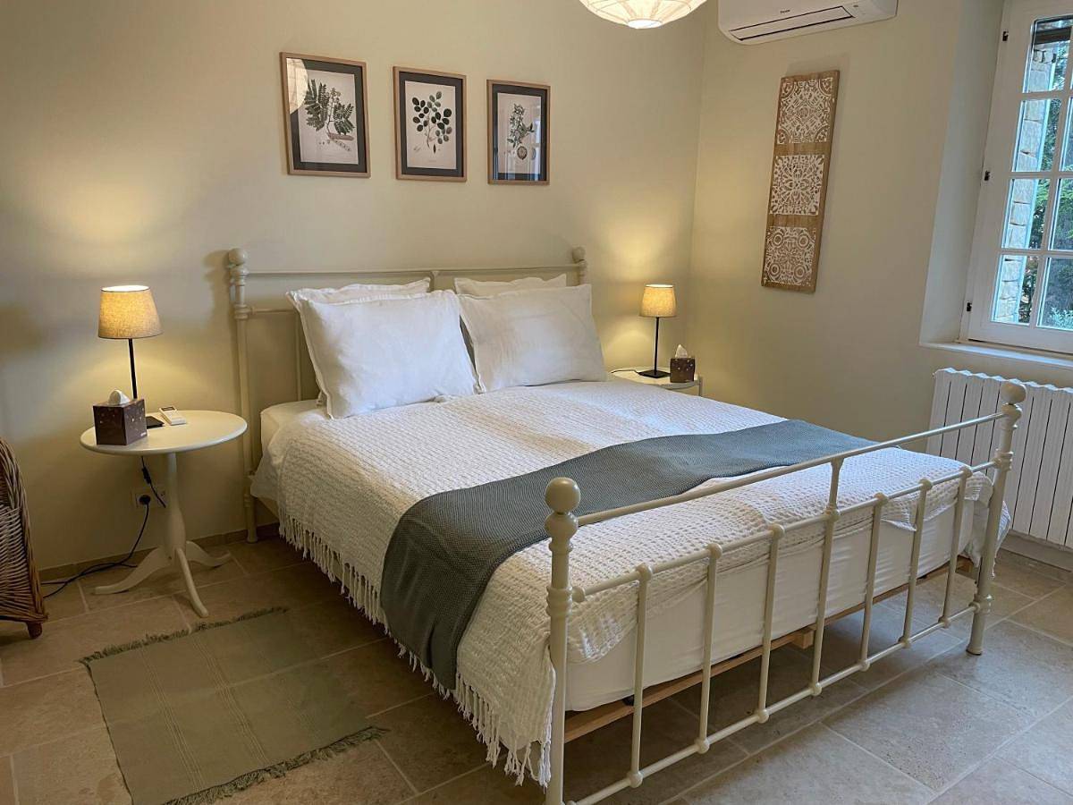 Double Room with Pool View in Gargas, Parc naturel régional du Luberon