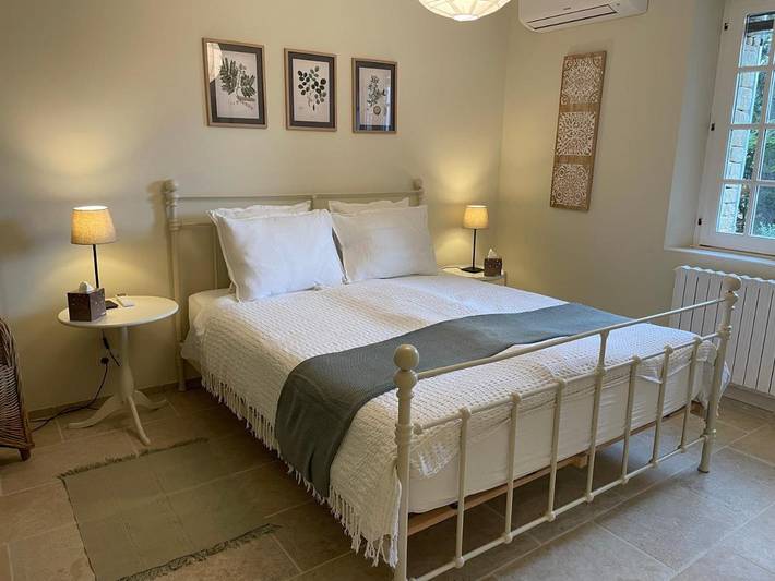 Location de vacances pour 2 personnes, avec terrasse et jardin ainsi que piscine et vue à Gargas - 2