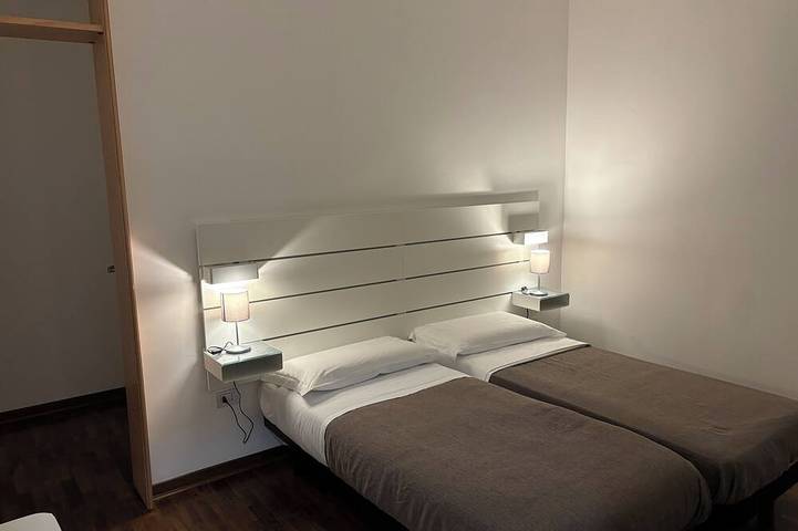 Double or Twin - Private Bathroom Inside and Private Parking in Loco in Potenza, Province de Potenza
