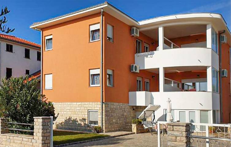 Gîte pour 6 personnes, avec Terrasse à Biograd na Moru