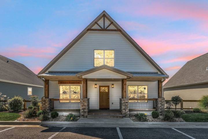 Vacation house for 16 people, with pets in Missouri