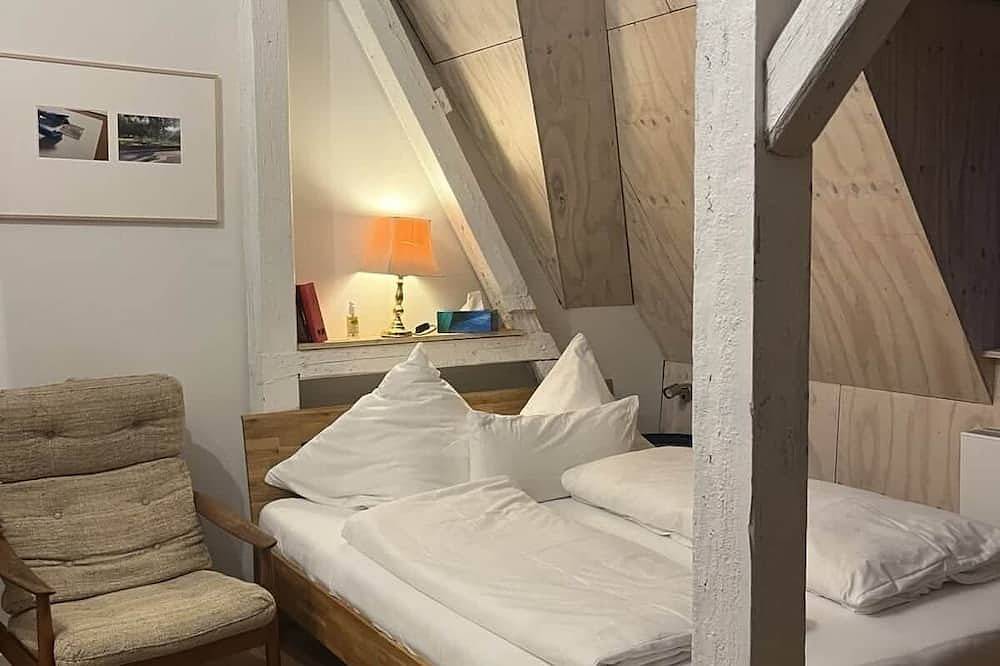 Ganze Wohnung, Wohnen auf 130 qm über den Dächern mitten in Gera in Gera, Ostthüringen