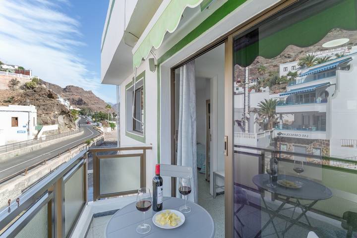 Apartamento entero, Apartamento de vacaciones 'Los Angeles 3' con vistas al mar, terraza compartida y Wi-Fi in Puerto de Mogan, Mogán