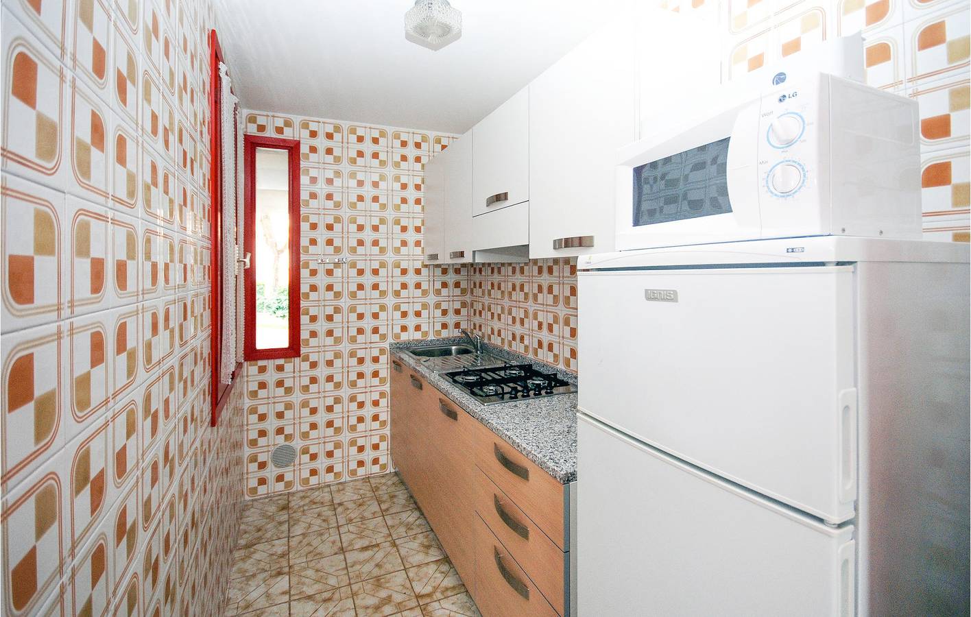 Flucht am Wasser: Erstaunliches Hausboot mit Pool und Parkplatz in Lignano Sabbiadoro, Udine Provinz