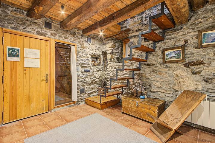 Chalet 'Cabaña Vento Norte' con vistas a la montaña y jardín privado in Vilamós, Pirineo Catalan