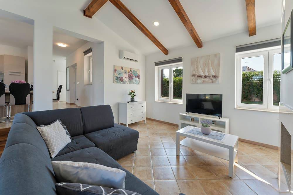 Exklusive Villa mit großzügigem Poolbereich in Sveti Lovreč Pazenatički, Zentralistrien