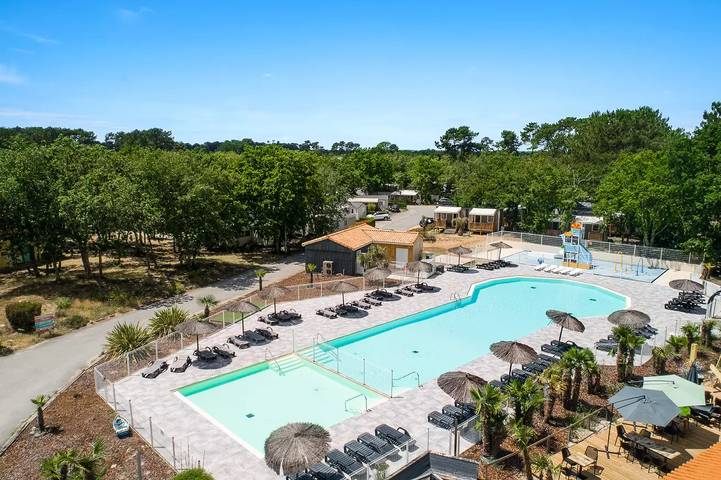 Camping pour 5 personnes, avec piscine et terrasse au Bassin d'Arcachon