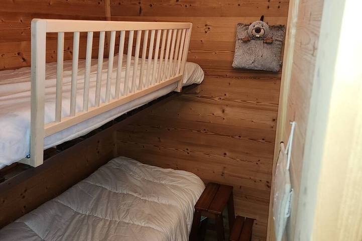 Ganze Wohnung, Apartment 5 ppl, balcony with a mountain view, close from ski slopes in Doucy, La Léchère