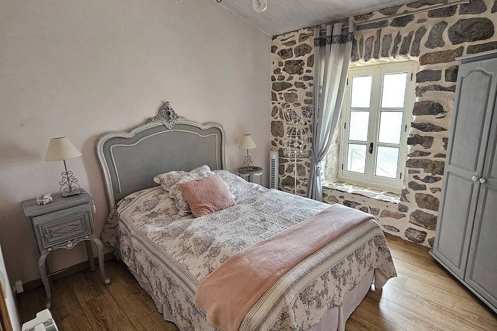 Gîte with character and comfort for 8 people, swimming pool, boulodrome... in Labeaume, Ardèche