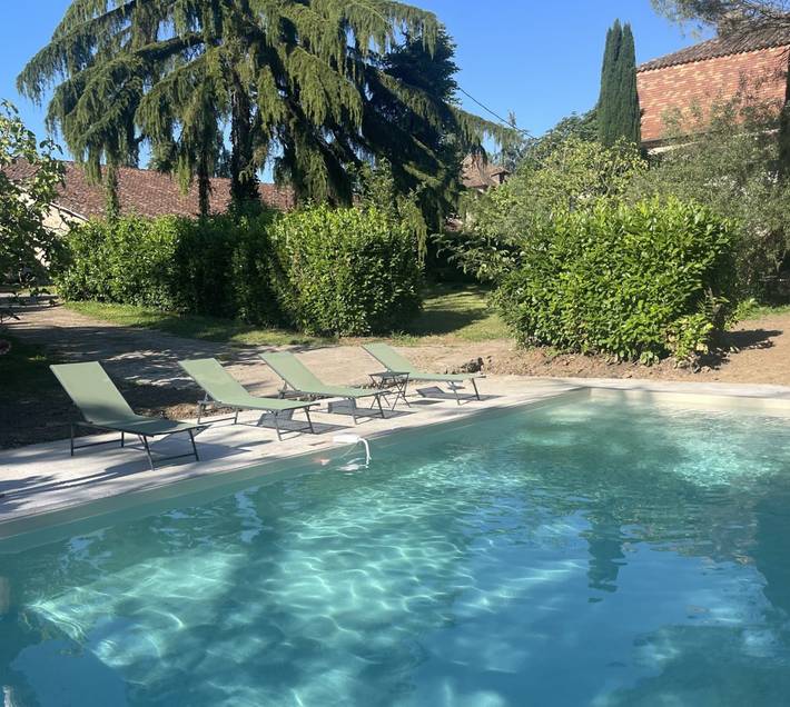 Gîte pour 12 personnes, avec piscine ainsi que jardin et terrasse à Lédat - 2