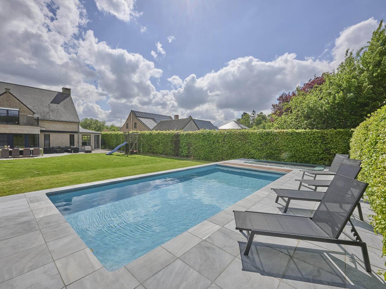 Beautiful villa with a pool and a sauna in Heers, Provincia de Limburgo (Bélgica)