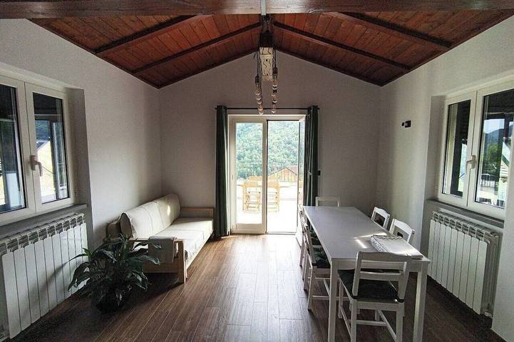 Authentic Italian farm stay near Cinque Terre, with Pool & Mountain Views in Varese Ligure, Provincia di La Spezia