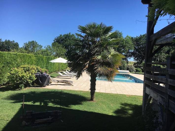 Location de vacances pour 12 personnes, avec Balcon et Jacuzzi ainsi que Terrasse et Jardin à Cestayrols