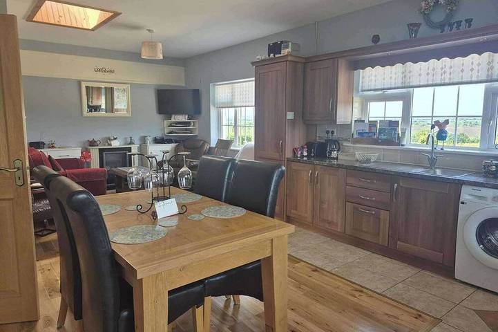 Vacation rental for 5 people, with terrace and yard in County Cavan
