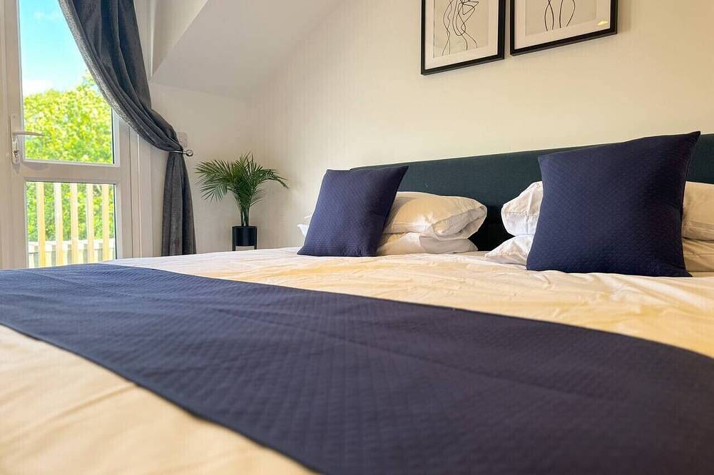 Apartamento entero, Light-Filled Maidstone Penthouse | 2 Balconies in Kent