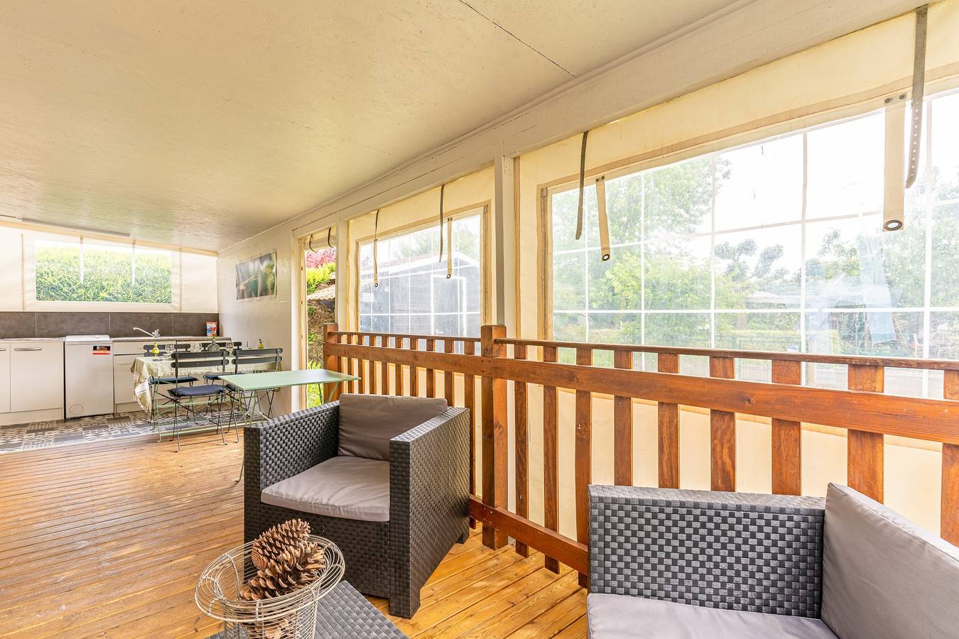 "Mobilhome Bord De Mer Gujan Mestras" with Shared Pool, Private Terrace & A/C in Gujan-Mestras, Arcachon region