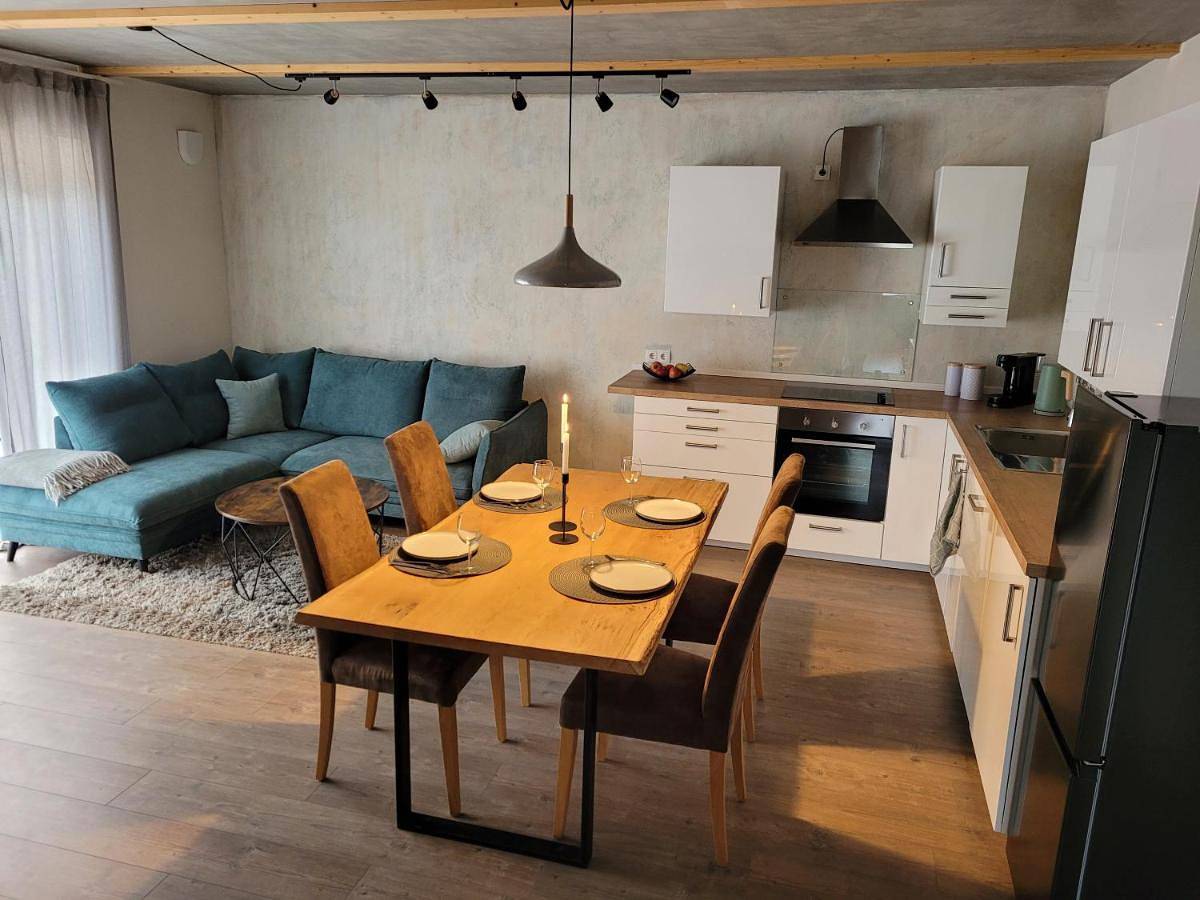 Ganze Wohnung, Apartment with Terrace in Hauenstein, Landkreis Südwestpfalz