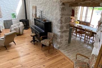 Agriturismo pour 10 personnes, avec jardin et jacuzzi à Sahune