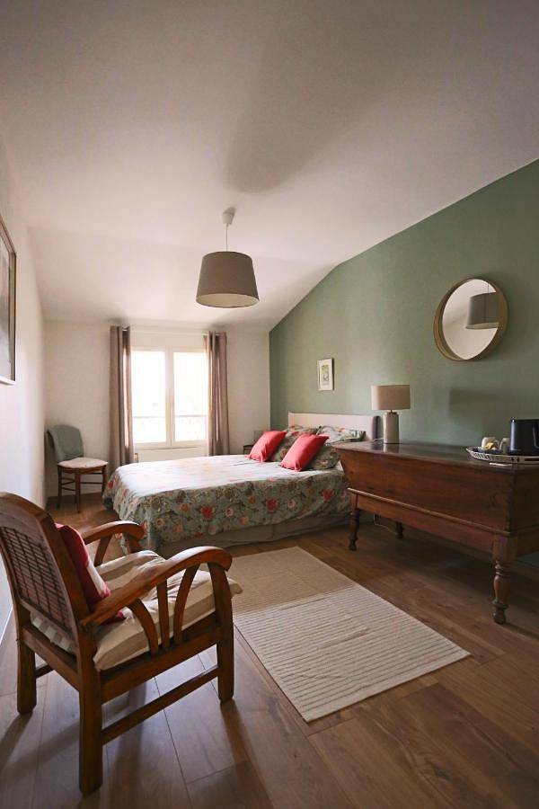 Chambre d’hôte pour 6 personnes, avec piscine ainsi que vue et jardin dans l' Ain - 4