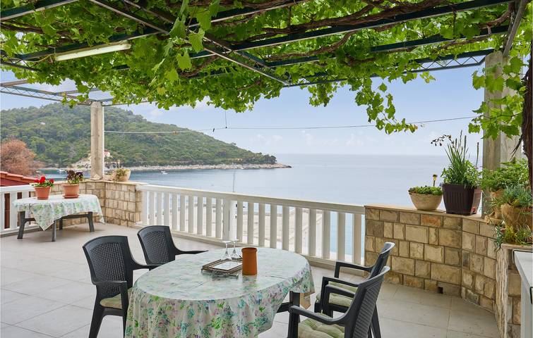 Apartamento de férias inteiro, Retiro à beira-mar: WiFi, AC, Terraço, Estacionamento, 200m da praia in Velika Saplunara, Saplunara