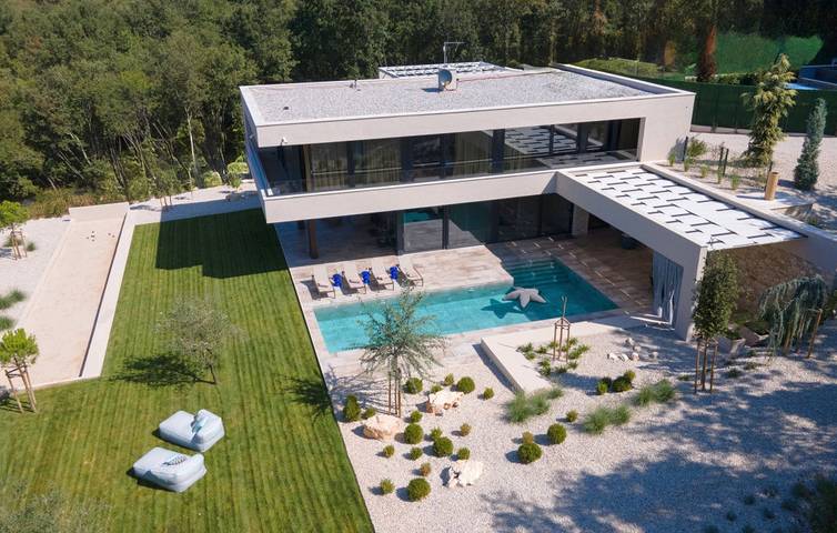 Villa für 10 Personen, mit Sauna und Garten sowie Terrasse in Kaštel (Plovanija)