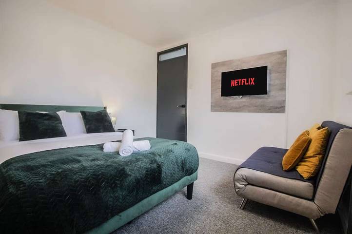 Holiday rental for 11 people, with Terrace and Garden in Birmingham