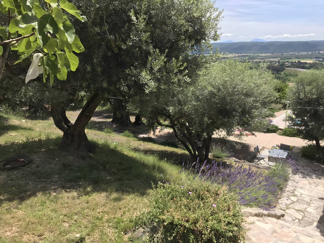 Villa de Luxe – Vues Panoramiques avec Vue sur la Montagne, Wi-Fi et Climatisation in Volx, Parc naturel régional du Luberon