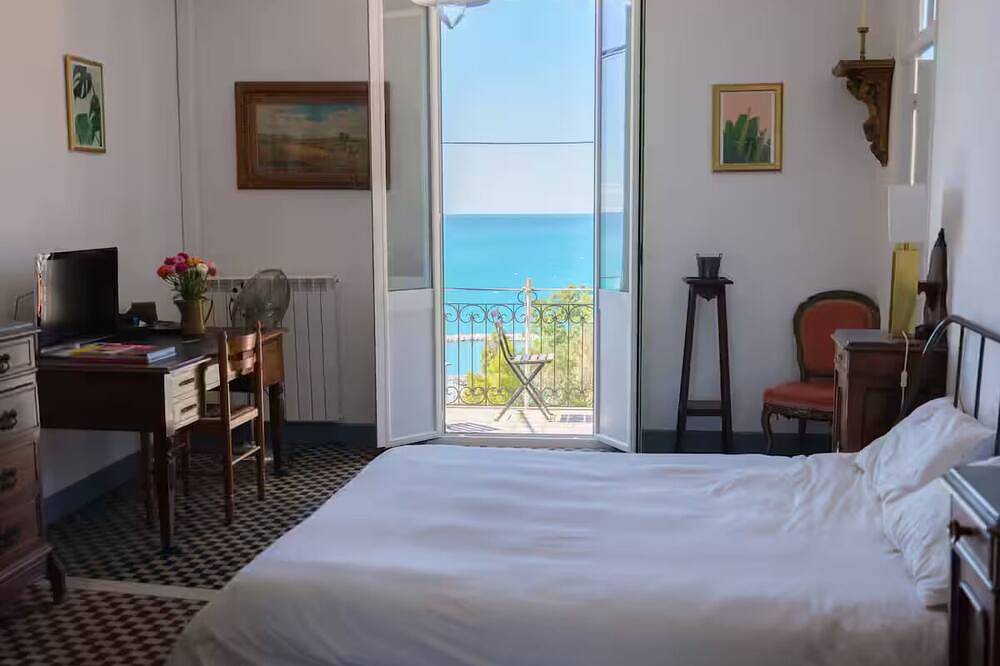 Entire apartment, Large apartment with incredible sea views in Ventimiglia (City), Ventimiglia