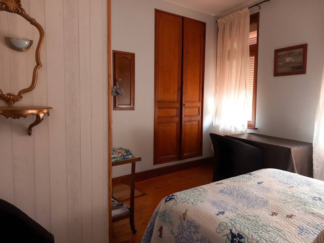 Chambre d’hôtes « La Chambre d’Alice » avec terrasse et jardin partagés, Wi-Fi in Abbeville, Région d'Abbeville