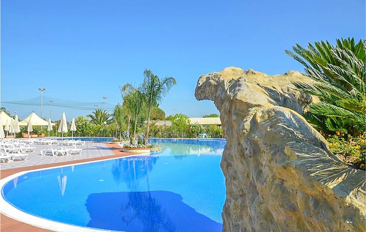 Appartamento intero, Appartamento di charme vicino alla spiaggia e alla piscina, a pochi passi dal ristorante Blue Iris in Bernalda, Golfo di Taranto