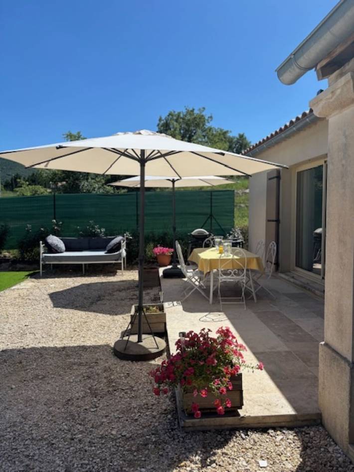 Location de vacances pour 4 personnes, avec jardin ainsi que piscine et terrasse, adapté aux familles à Lacoste - 2