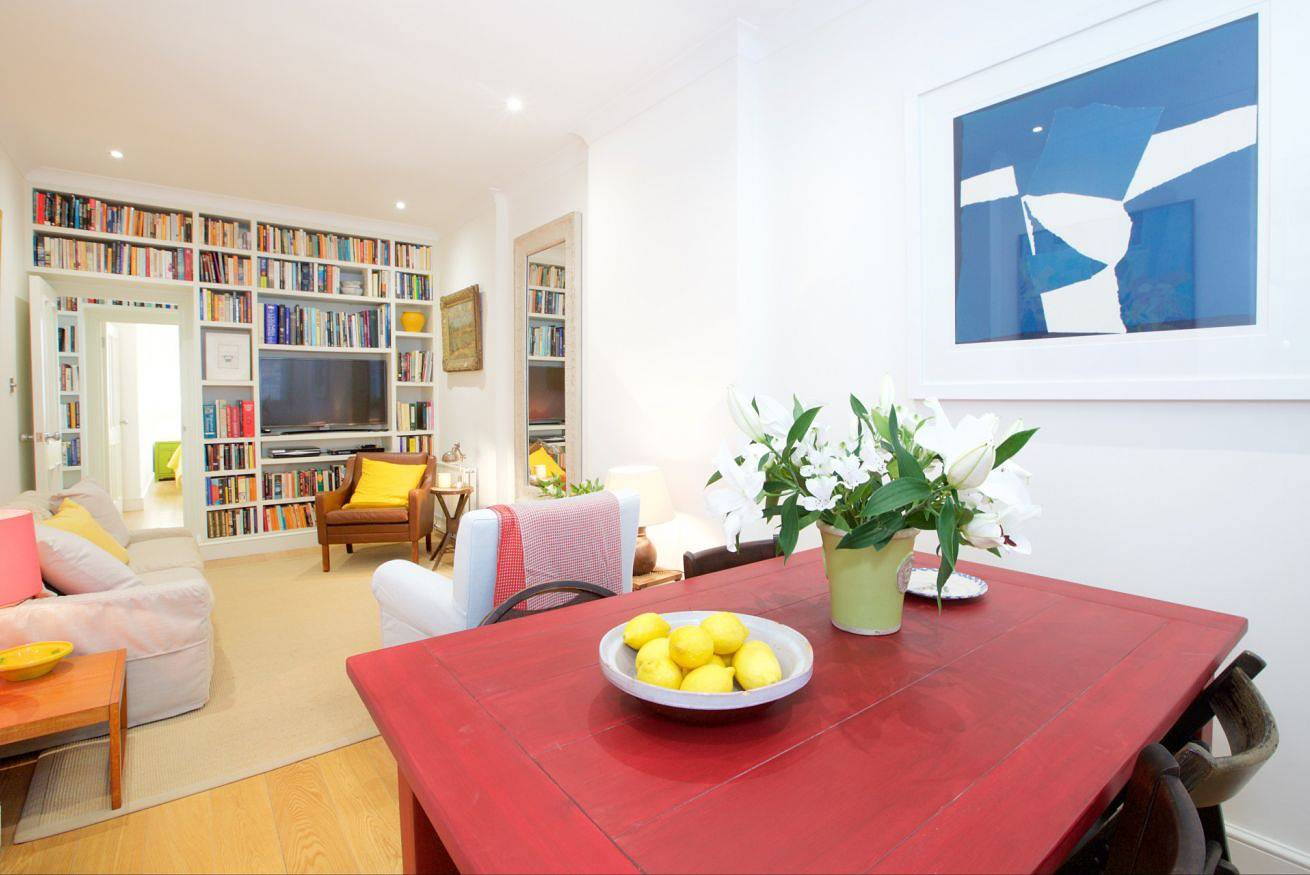 Entire apartment, Unique flat steps from Battersea Park in Wandsworth, London