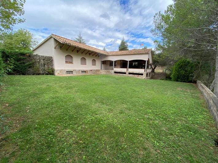 Casa rural para 9 personas, con vistas además de piscina y jardín, Se admiten mascotas en Bages - 4