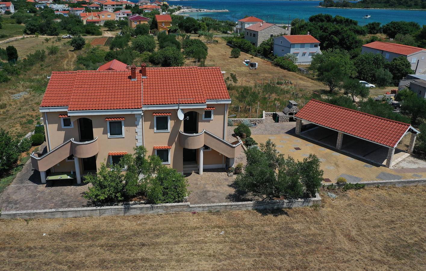 Aluguer com vista para o mar: Apartamento acolhedor com piscina e terraço perto da cidade de Pasman in Pasman Cidade, Pasman
