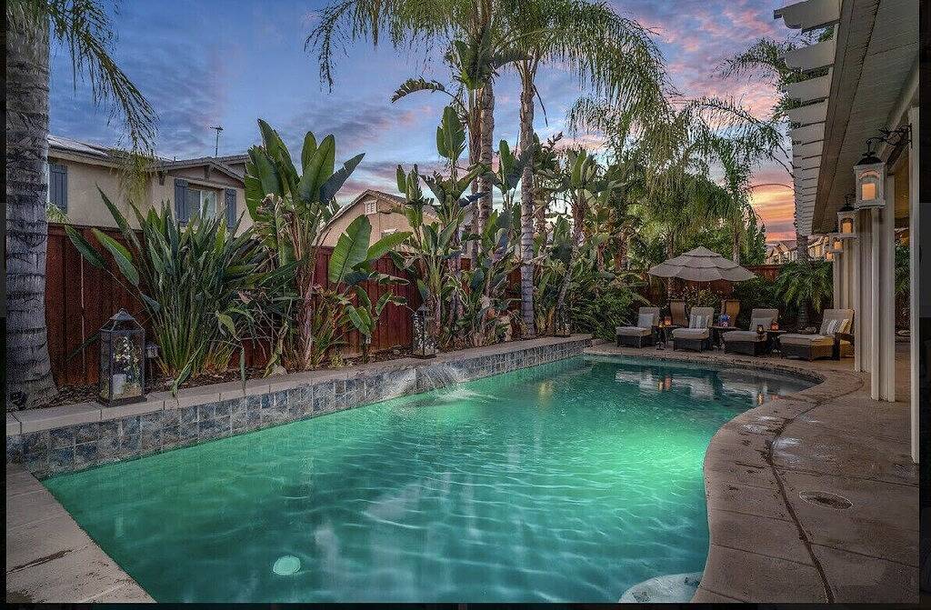 Kimberlys Château Palm Resort & Salt Water Pool Spa Sleeps 14 in Lake Elsinore, Riverside County