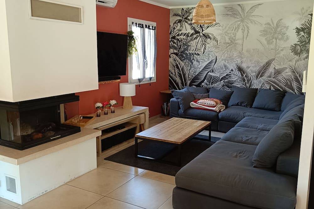 Quiet villa with private pool and large garden in Althen-des-Paluds, Vaucluse