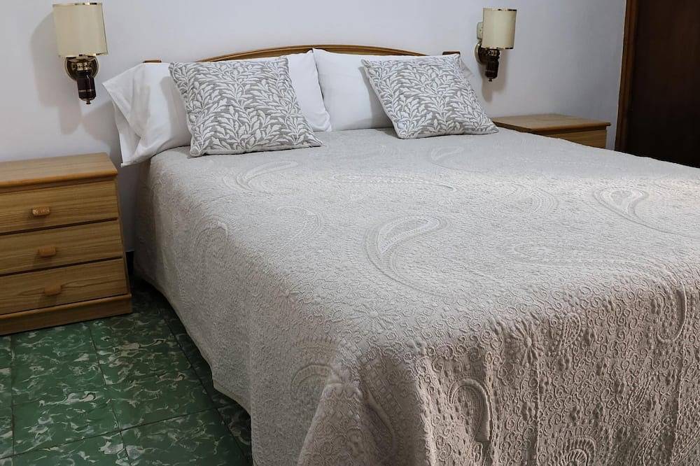 Entire apartment, Cosy Rustic Apartment in the Pyrenees in el Pont de Suert, Alta Ribagorça