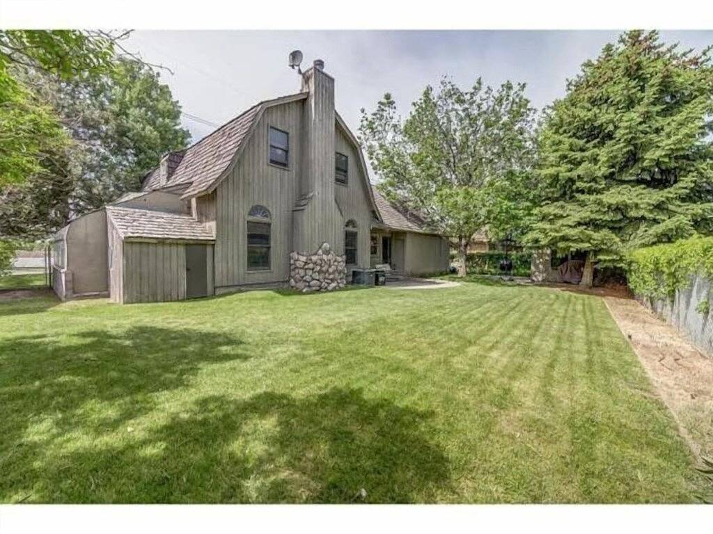 Unique Getaway | Hot Tub & Waffle Breakfast! in Orem, Utah Lake