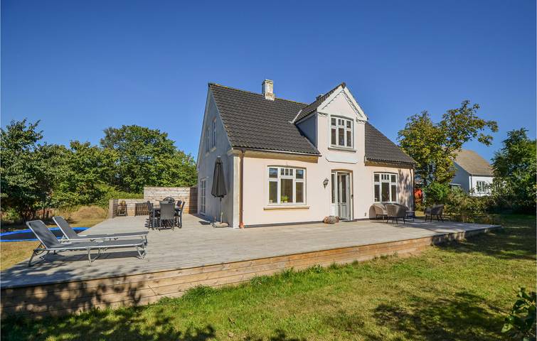 Feriehus for 12 personer, med Terrasse og Hage i Anholt