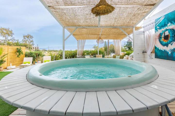 Ferienwohnung für 6 Personen, mit Balkon und Terrasse sowie Garten und Pool in Limenas Chersonisou