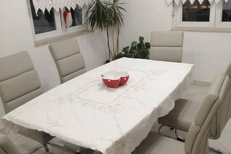 Ganze Wohnung, Apartment Spalato - Three Bedroom Apartment with Terrace in Bibinje, Zadar