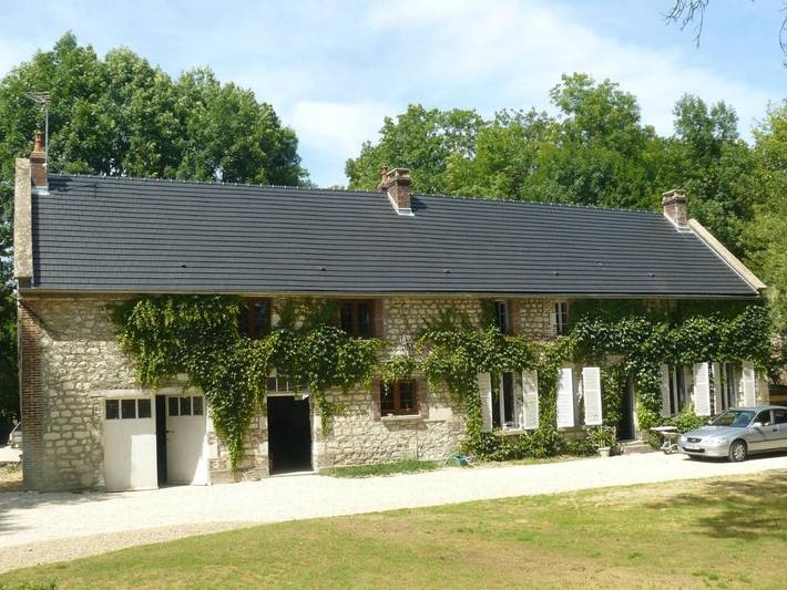 Location de vacances pour 10 personnes, avec Terrasse ainsi que Jardin et Piscine à Venizy