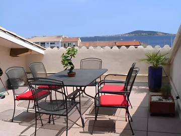 Gîte pour 3 personnes, avec terrasse dans Port de Meze