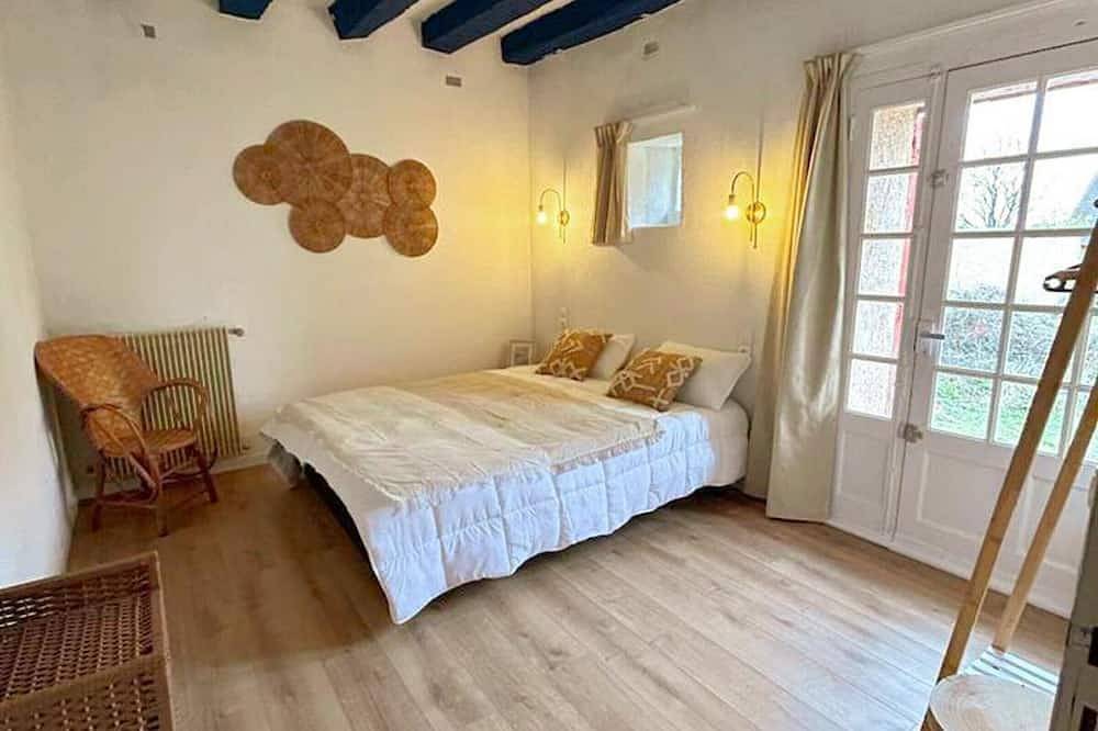 Gîte de charme avec piscine, animaux acceptés, idéal pour familles in Thoré-la-Rochette, Vallée de la Loire