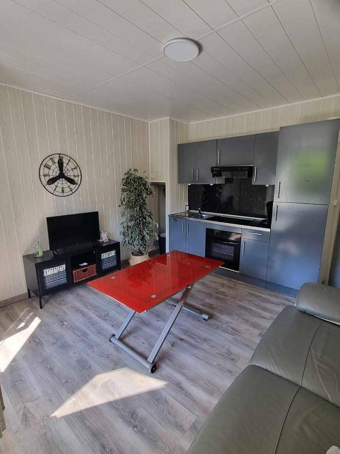 Appartement entier, One-Bedroom Apartment in Bétheniville, Marne