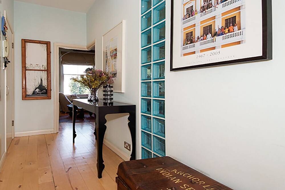 Entire apartment, Charming Notting Hill 2Br with magical garden - perfect for 2 couples or family in Kensington and Chelsea, London