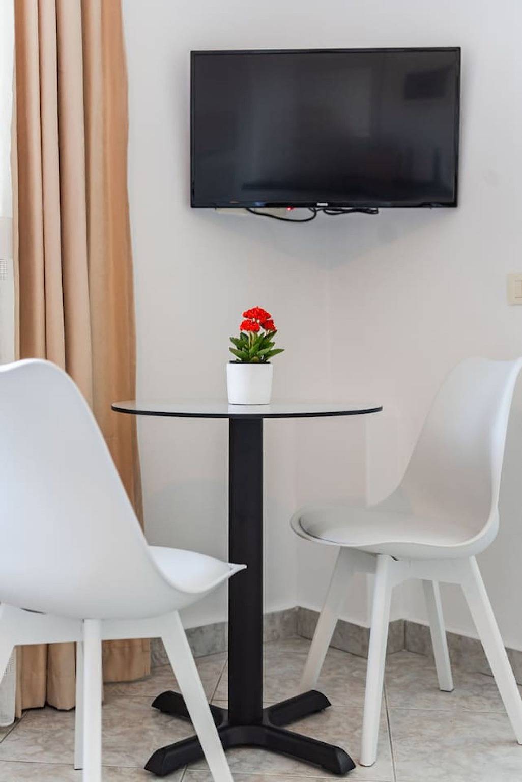 Ganze Wohnung, Stylish Studio with Scenic Gardens | Golem in Golem, Albanien