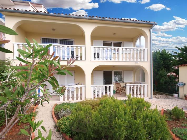 Ganze Wohnung, Ferienwohnung für 4 Personen mit Terrasse in Banjole, Südküste Istrien